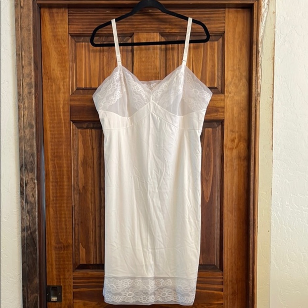 Vanity, fair, Elegant White Lace Slip Dress size 42/24 inch